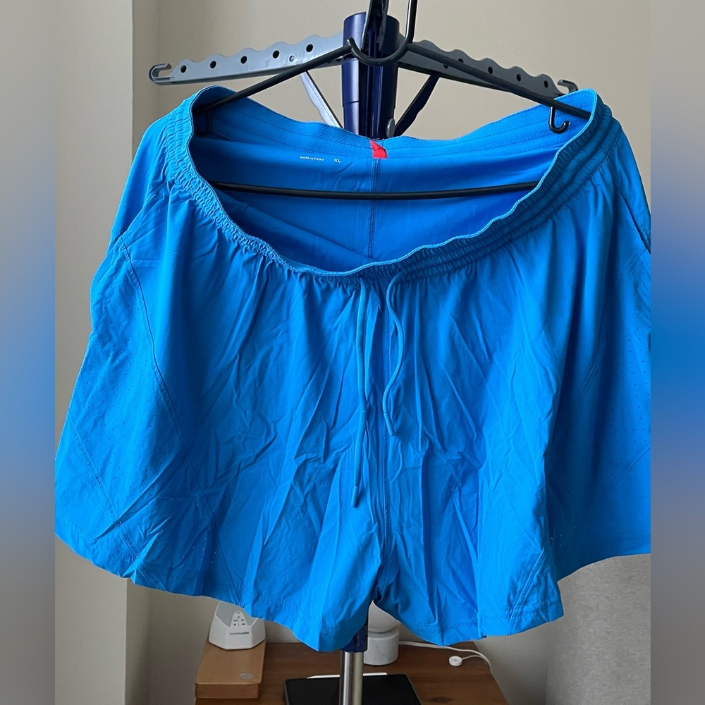 Wilson // Blue Flowy Tennis Shorts // XL